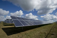 Thuiswerkende klant met zonnepanelen